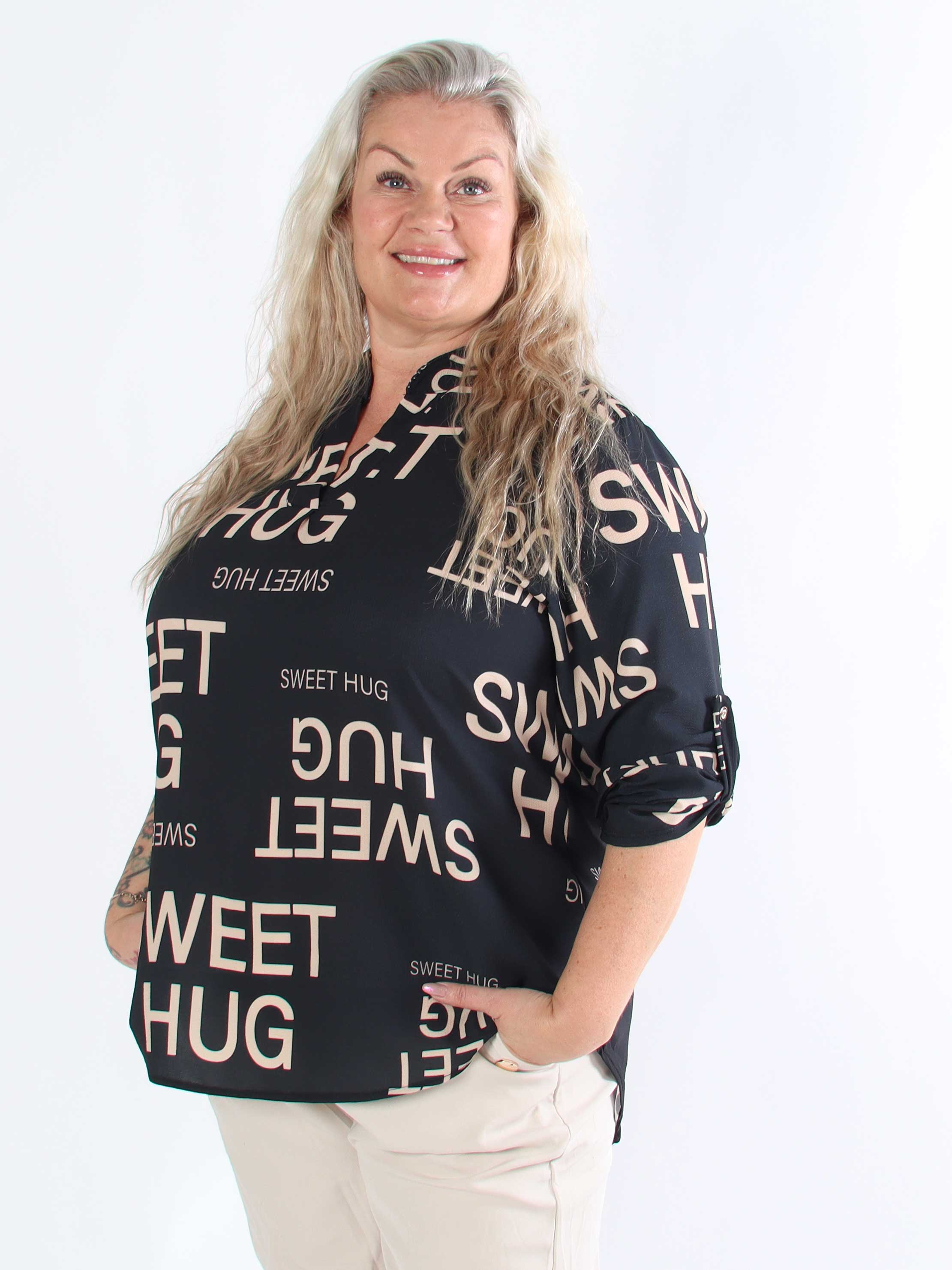 Vanesa Graphic - Sød plus size tunika i viskose med tekst